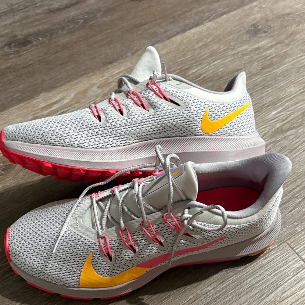 NEW-Nike Women's Athletic Shoes